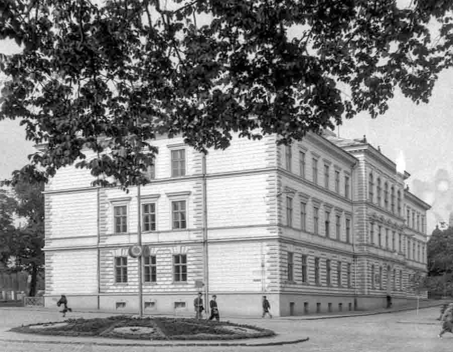 Atunci și acum - Suceava - Muzeul Comunismului
